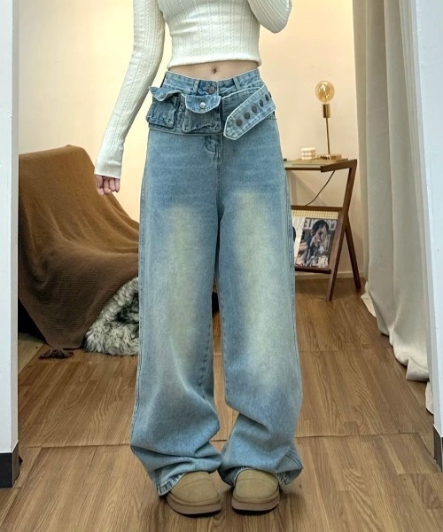 AVYL(アヴィル)の「ウエスト変形クロスデザイン ワイドデニムパンツ(デニムパンツ・レディース・ブルー・M/L/S)」の4枚目の写真