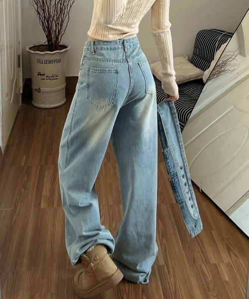 AVYL(アヴィル)の「ウエスト変形クロスデザイン ワイドデニムパンツ(デニムパンツ・レディース・ブルー・M/L/S)」の5枚目の写真