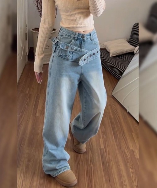 AVYL(アヴィル)の「ウエスト変形クロスデザイン ワイドデニムパンツ(デニムパンツ・レディース・ブルー・M/L/S)」の3枚目の写真