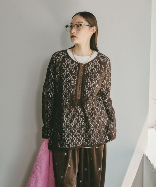 LEPSIM(レプシィム)の「フロントホックレース長袖プルオーバー 840096(Tシャツ/カットソー・レディース・ブラック/アイボリー/ブラウン・FREE)」の3枚目の写真