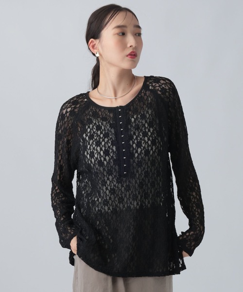 LEPSIM(レプシィム)の「フロントホックレース長袖プルオーバー 840096(Tシャツ/カットソー・レディース・ブラック/アイボリー/ブラウン・FREE)」の2枚目の写真