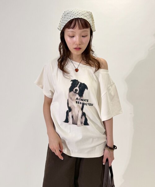 w closet(ダブルクローゼット)の「ワンショルDOGTシャツ(Tシャツ/カットソー・レディース・チャコールグレー/アイボリー・FREE)」の3枚目の写真
