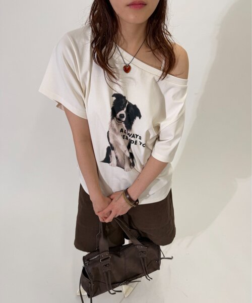 w closet(ダブルクローゼット)の「ワンショルDOGTシャツ(Tシャツ/カットソー・レディース・チャコールグレー/アイボリー・FREE)」の6枚目の写真