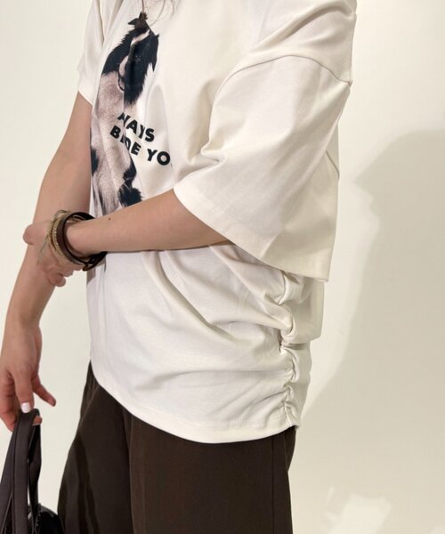 w closet(ダブルクローゼット)の「ワンショルDOGTシャツ(Tシャツ/カットソー・レディース・チャコールグレー/アイボリー・FREE)」の7枚目の写真