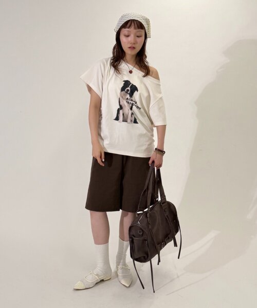 w closet(ダブルクローゼット)の「ワンショルDOGTシャツ(Tシャツ/カットソー・レディース・チャコールグレー/アイボリー・FREE)」の8枚目の写真