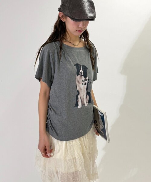 w closet(ダブルクローゼット)の「ワンショルDOGTシャツ(Tシャツ/カットソー・レディース・チャコールグレー/アイボリー・FREE)」の12枚目の写真