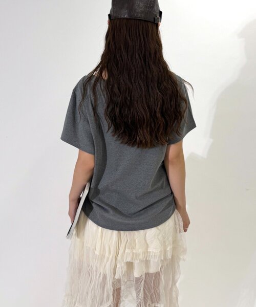 w closet(ダブルクローゼット)の「ワンショルDOGTシャツ(Tシャツ/カットソー・レディース・チャコールグレー/アイボリー・FREE)」の13枚目の写真