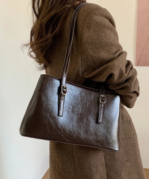 yuue' ( wear )(ユーイ)の「ロングハンドルスクエアショルダーバッグ/通勤通学/オフィスバッグ(ショルダーバッグ・レディース・ブラック/ダークブラウン・FREE)」の1枚目の写真