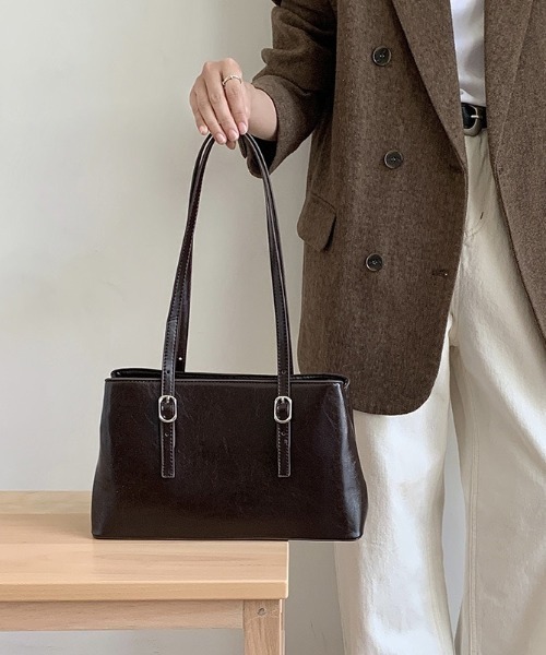 yuue' ( wear )(ユーイ)の「ロングハンドルスクエアショルダーバッグ/通勤通学/オフィスバッグ(ショルダーバッグ・レディース・ブラック/ダークブラウン・FREE)」の3枚目の写真