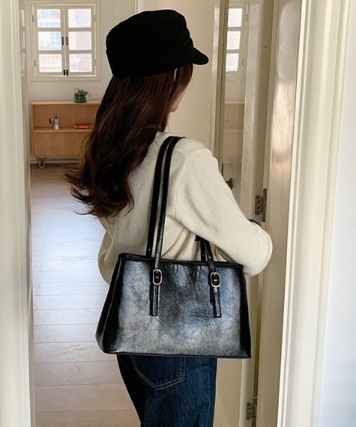 yuue' ( wear )(ユーイ)の「ロングハンドルスクエアショルダーバッグ/通勤通学/オフィスバッグ(ショルダーバッグ・レディース・ブラック/ダークブラウン・FREE)」の12枚目の写真