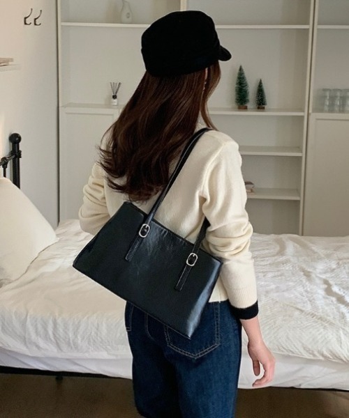 yuue' ( wear )(ユーイ)の「ロングハンドルスクエアショルダーバッグ/通勤通学/オフィスバッグ(ショルダーバッグ・レディース・ブラック/ダークブラウン・FREE)」の4枚目の写真