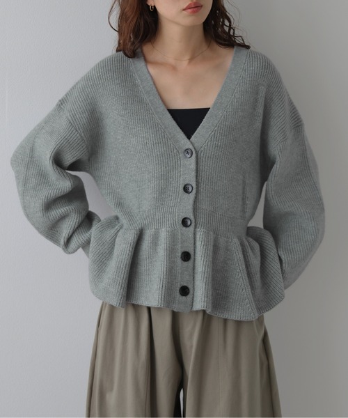 AMELY(エミリー)の「ペプラムVネック ニットカーディガン/羽織り/トップス/リブニット(カーディガン/ボレロ・レディース・ブラック/ベージュ/ブラウン/グレー・フリー)」の3枚目の写真
