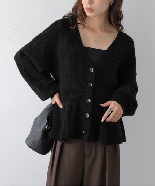 AMELY(エミリー)の「ペプラムVネック ニットカーディガン/羽織り/トップス/リブニット(カーディガン/ボレロ・レディース・ブラック/ベージュ/ブラウン/グレー・フリー)」の2枚目の写真