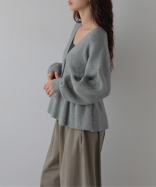 AMELY(エミリー)の「ペプラムVネック ニットカーディガン/羽織り/トップス/リブニット(カーディガン/ボレロ・レディース・ブラック/ベージュ/ブラウン/グレー・フリー)」の7枚目の写真
