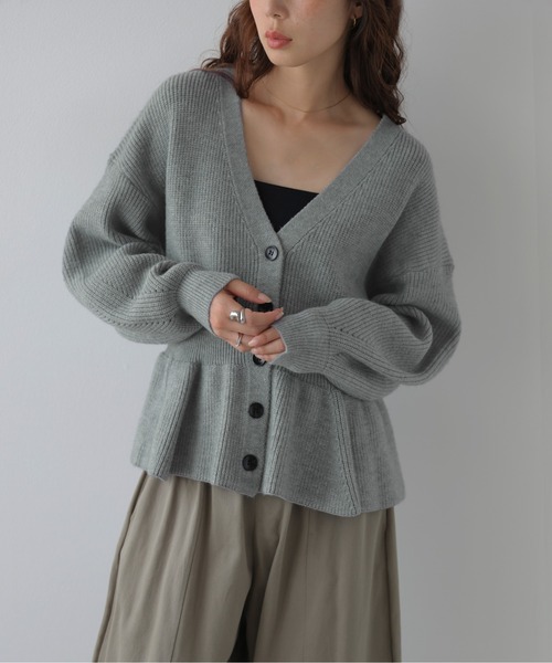 AMELY(エミリー)の「ペプラムVネック ニットカーディガン/羽織り/トップス/リブニット(カーディガン/ボレロ・レディース・ブラック/ベージュ/ブラウン/グレー・フリー)」の5枚目の写真