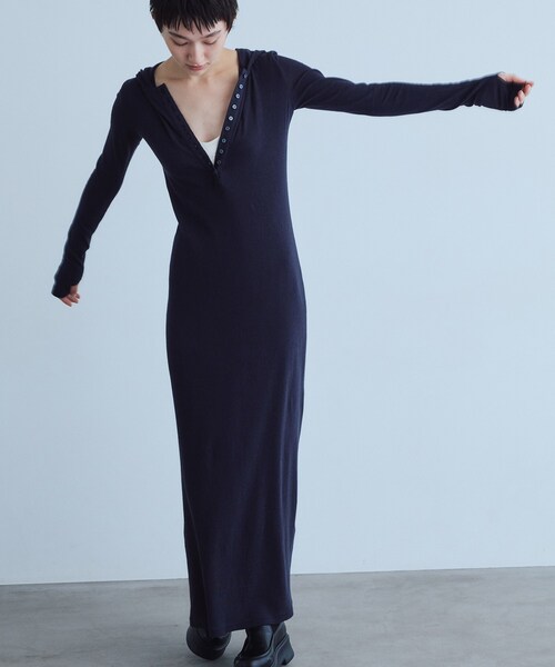 CODE A（コードエー）の「UKI UKI＊CODE A｜hooded jersey dress（ワンピース・レディース・グレー/ネイビー・38/36）」の3枚目の写真