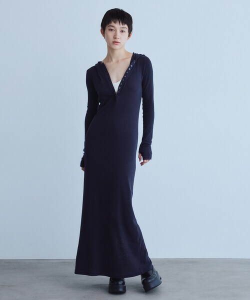 CODE A（コードエー）の「UKI UKI＊CODE A｜hooded jersey dress（ワンピース・レディース・グレー/ネイビー・38/36）」の4枚目の写真
