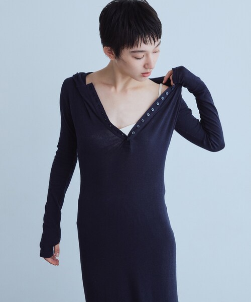 CODE A（コードエー）の「UKI UKI＊CODE A｜hooded jersey dress（ワンピース・レディース・グレー/ネイビー・38/36）」の6枚目の写真