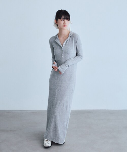 CODE A（コードエー）の「UKI UKI＊CODE A｜hooded jersey dress（ワンピース・レディース・グレー/ネイビー・38/36）」の8枚目の写真