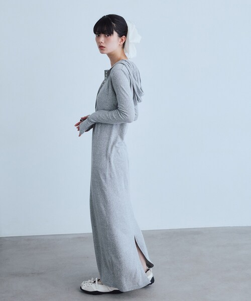 CODE A（コードエー）の「UKI UKI＊CODE A｜hooded jersey dress（ワンピース・レディース・グレー/ネイビー・38/36）」の9枚目の写真