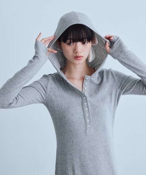 CODE A（コードエー）の「UKI UKI＊CODE A｜hooded jersey dress（ワンピース・レディース・グレー/ネイビー・38/36）」の14枚目の写真