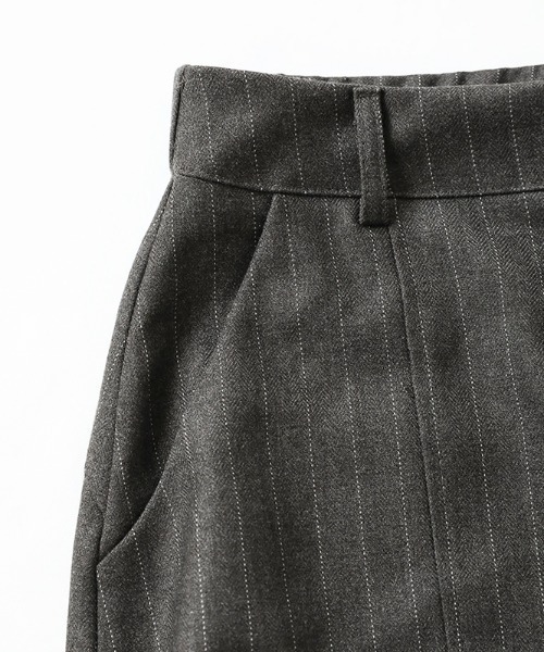COCOMOMO(ココモモ)の「ピンストライプバレルレッグパンツ コクーンパンツ ストライプ バレルレッグ パンツ スラックス ワイドパンツ ワイドスラックス オフィス オフィスカジュアル 綺麗め カジュアル ボトムス(その他パンツ・レディース・ブラック/ダークグレー・L/M)」の22枚目の写真