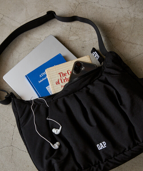 GAP(ギャップ)の「PUBLUX × GAP/ギャップ 別注 中綿 ショルダーバッグ 限定展開(ショルダーバッグ・レディース・ブラック/ドット/チェック・ONE SIZE)」の10枚目の写真
