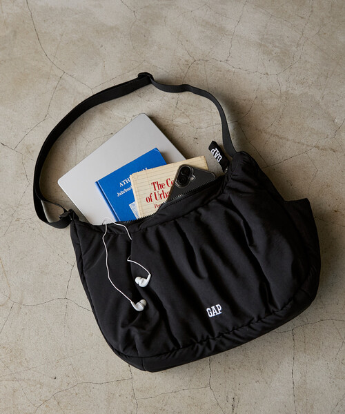 GAP(ギャップ)の「PUBLUX × GAP/ギャップ 別注 中綿 ショルダーバッグ 限定展開(ショルダーバッグ・レディース・ブラック/ドット/チェック・ONE SIZE)」の15枚目の写真