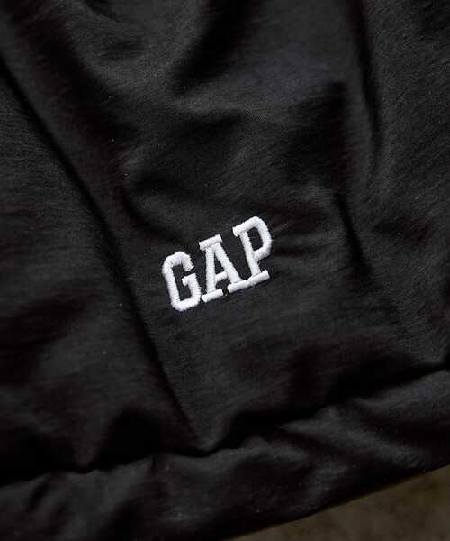 GAP(ギャップ)の「PUBLUX × GAP/ギャップ 別注 中綿 ショルダーバッグ 限定展開(ショルダーバッグ・レディース・ブラック/ドット/チェック・ONE SIZE)」の9枚目の写真