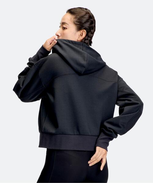 UNDER ARMOUR(アンダーアーマー)の「UAパフォーマンス ライトウエイト スウェット フルジップ フーディー(トレーニング/レディース)(スウェット・レディース・ブラック・M/L/XL)」の2枚目の写真