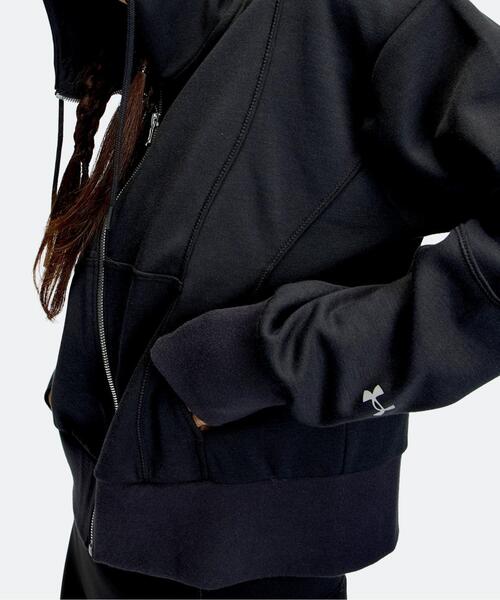 UNDER ARMOUR(アンダーアーマー)の「UAパフォーマンス ライトウエイト スウェット フルジップ フーディー(トレーニング/レディース)(スウェット・レディース・ブラック・M/L/XL)」の5枚目の写真