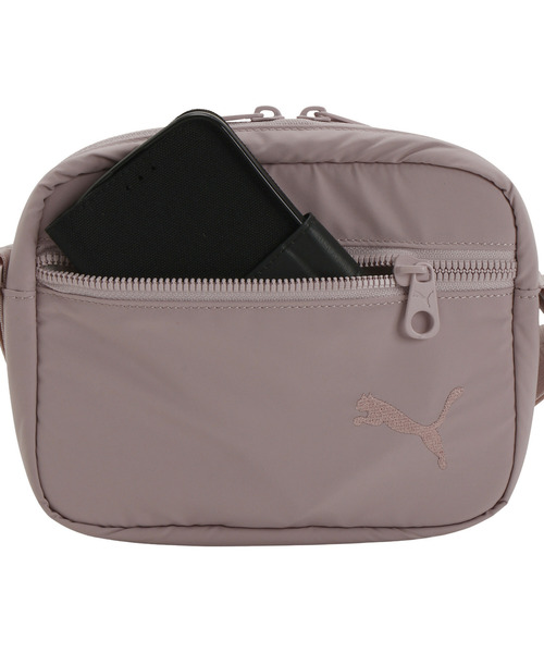 PUMA(プーマ)の「PUMA プーマ ウィメンズ HER クロスボディ バッグ 1.5L(ショルダーバッグ・レディース・ピンクベージュ/ブラック/ブラウン系その他・フリー)」の14枚目の写真