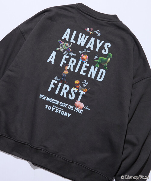 FREAK'S STORE(フリークスストア)の「限定展開 TOYSTORY 別注 Friends クルーネック スウェット(スウェット・メンズ・グレー/チャコールグレー・LARGE/MEDIUM)」の2枚目の写真