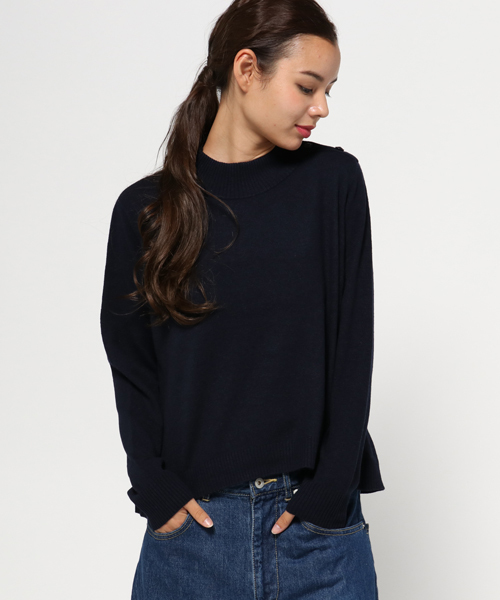 BLUE LABEL CRESTBRIDGE（ブルーレーベルクレストブリッジ）の「フェアリーカシミヤ　ハイネックプルオーバー（ニット/セーター・レディース・オフホワイト/チャコールグレー/ブラック/ネイビー/レッド・38）」の4枚目の写真