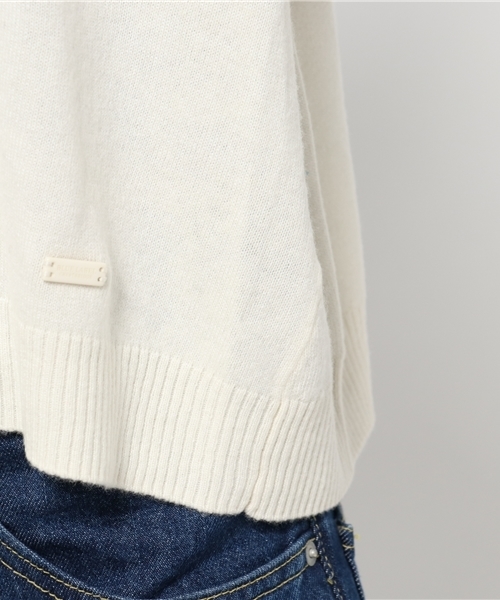 BLUE LABEL CRESTBRIDGE（ブルーレーベルクレストブリッジ）の「フェアリーカシミヤ　ハイネックプルオーバー（ニット/セーター・レディース・オフホワイト/チャコールグレー/ブラック/ネイビー/レッド・38）」の11枚目の写真