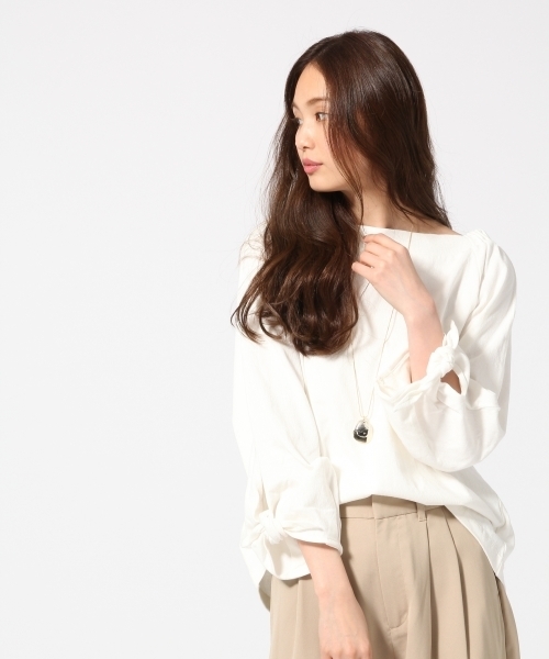 GLOBAL WORK(グローバルワーク)の「2WAYソデリボンカットプルオーバー/745590(Tシャツ/カットソー・レディース・ホワイト/その他/ブルー/ベージュ・MEDIUM/LARGE)」の2枚目の写真