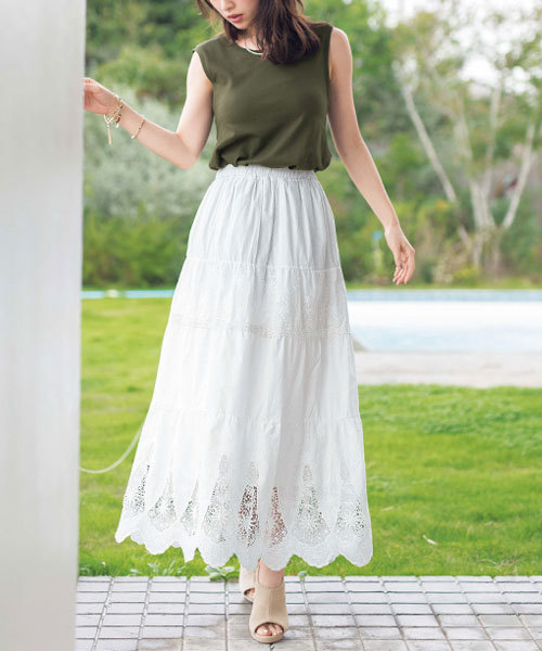 GeeRA（ジーラ）の「ブラウス＆刺しゅう入りロングスカートセット（セットアップ・レディース・オフホワイト/ネイビー・SMALL/MEDIUM/LARGE）」の3枚目の写真