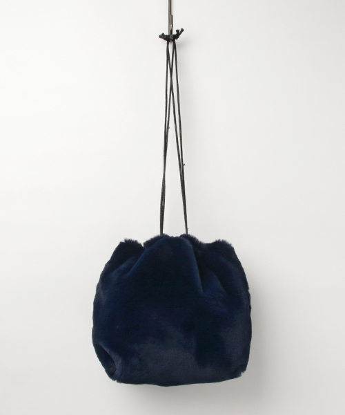 Beau're（ヴュレ）の「Beaure ビュレ フェイクファー 巾着バッグ L（ショルダーバッグ・レディース・グリーン/ネイビー/レオパード/ベージュ/グレー・FREE）」の12枚目の写真