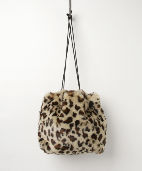 Beau're（ヴュレ）の「Beaure ビュレ フェイクファー 巾着バッグ L（ショルダーバッグ・レディース・グリーン/ネイビー/レオパード/ベージュ/グレー・FREE）」の11枚目の写真