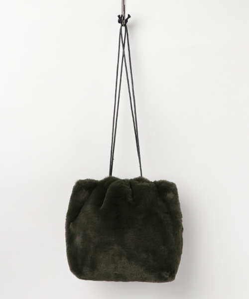 Beau're（ヴュレ）の「Beaure ビュレ フェイクファー 巾着バッグ L（ショルダーバッグ・レディース・グリーン/ネイビー/レオパード/ベージュ/グレー・FREE）」の6枚目の写真