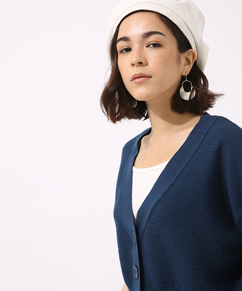 AZUL by moussy（アズールバイマウジー）の「ハイツイストショートカーデ（カーディガン/ボレロ・レディース・ベージュ/オフホワイト/ブルー/イエロー・MEDIUM/SMALL）」の13枚目の写真