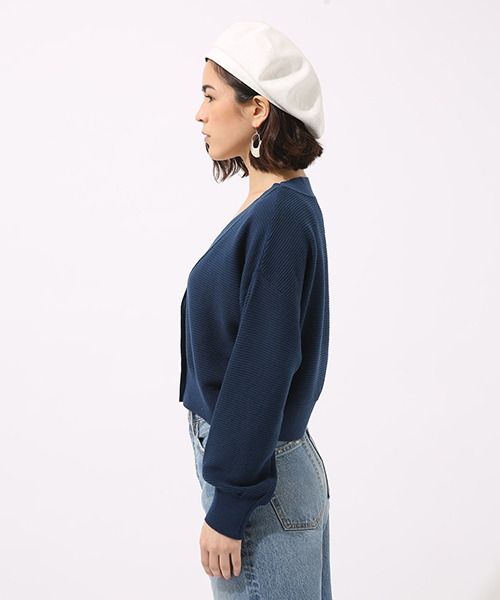 AZUL by moussy（アズールバイマウジー）の「ハイツイストショートカーデ（カーディガン/ボレロ・レディース・ベージュ/オフホワイト/ブルー/イエロー・MEDIUM/SMALL）」の17枚目の写真