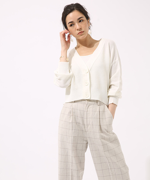 AZUL by moussy（アズールバイマウジー）の「ハイツイストショートカーデ（カーディガン/ボレロ・レディース・ベージュ/オフホワイト/ブルー/イエロー・MEDIUM/SMALL）」の22枚目の写真