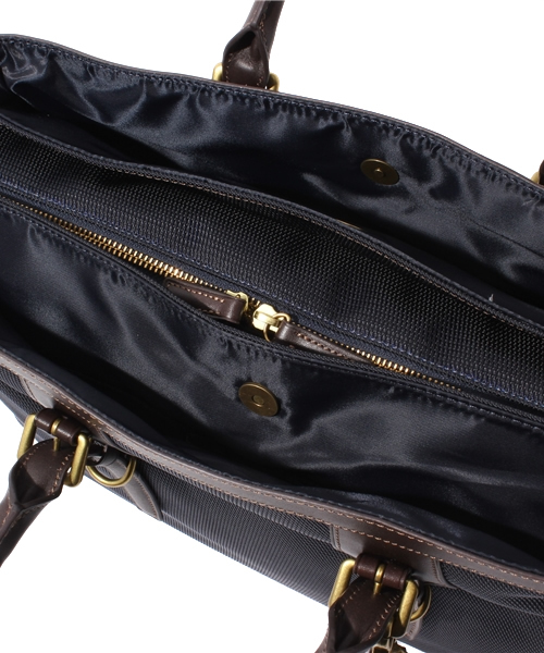 green label relaxing(グリーンレーベルリラクシング)の「FA TIARE SINGLE ブリーフバッグ(ビジネスバッグ・メンズ・ブラック/ネイビー・フリー)」の8枚目の写真