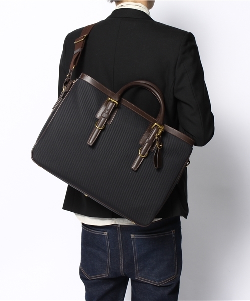 green label relaxing(グリーンレーベルリラクシング)の「FA TIARE SINGLE ブリーフバッグ(ビジネスバッグ・メンズ・ブラック/ネイビー・フリー)」の4枚目の写真