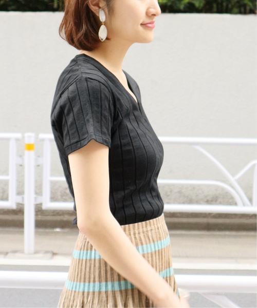 IENA(イエナ)の「YOUNG&OLSEN BROAD リブ Vネックカットソー◆(Tシャツ/カットソー・レディース・ホワイト/ブラック・FREE)」の18枚目の写真