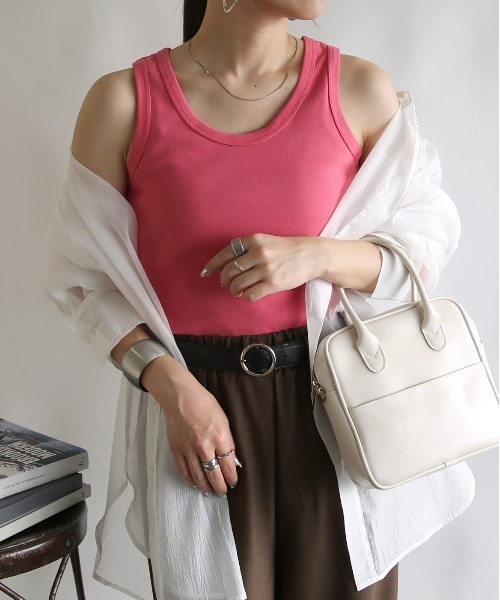 and it_（アンドイット）の「【日本製】フライスロングタンクトップ（タンクトップ・レディース・ブラック/杢グレー/ライトグリーン/ブルー/パープル/ピンク/レッド/ボルドー/アイボリー/イエロー系その他/マスタード/レモンイエロー/オレンジ系その他/グレイッシュベージュ/エメラルド/ホワイト/チャコールグレー/ライトグレー/ネイビー/ミント/イエロー/オレンジ・X-LARGE/LARGE/MEDIUM）」の18枚目の写真