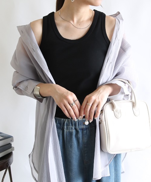 and it_（アンドイット）の「【日本製】フライスロングタンクトップ（タンクトップ・レディース・ブラック/杢グレー/ライトグリーン/ブルー/パープル/ピンク/レッド/ボルドー/アイボリー/イエロー系その他/マスタード/レモンイエロー/オレンジ系その他/グレイッシュベージュ/エメラルド/ホワイト/チャコールグレー/ライトグレー/ネイビー/ミント/イエロー/オレンジ・X-LARGE/LARGE/MEDIUM）」の4枚目の写真