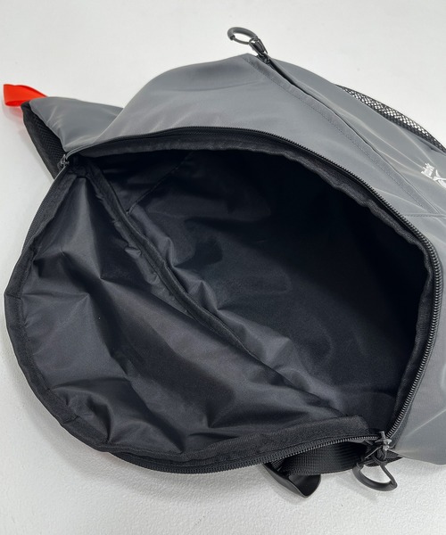 ラス1 新品   CKロゴ シボ ボディーバッグ ブラック org.jpg