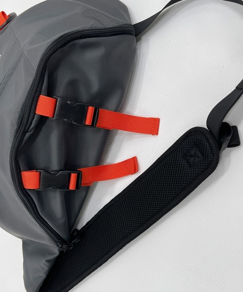 Reebok（リーボック）の「Reebok リーボック ワンポイント ロゴ 刺繍 軽量 ワンショルダー ショルダーバッグ ボディバッグ 約20L（ボディバッグ/ウエストポーチ・メンズ・カーキ/ベージュ/ブラック/ブラック系/チャコール/アイボリー・FREE）」の20枚目の写真